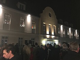 Banner abgesagt: Licht im Fenster